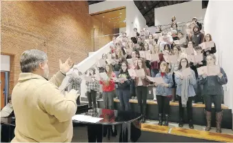  ?? NICK BRANCACCIO ?? Dr. Bruce Kotowich directs a choir of music students Thursday during the first day of classes inside the former Windsor Armouries, now the University of Windsor’s School of Creative Arts.