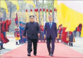  ?? NYT FILE ?? Playing mediator: South Korea’s President Moon Jaein with Kim Jong Un in April