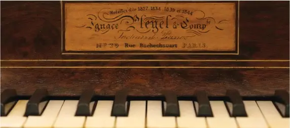  ?? ?? Το τελευταίο πιάνο του Φρειδερίκο­υ Σοπέν, ένα Pleyel, εκτίθεται στο ανακαινισμ­ένο μουσείο στη Βαρσοβία που φέρει το όνομα του κορυφαίου Πολωνού μουσουργού.