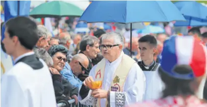  ??  ?? Komemoraci­ja žrtvama bleiburške tragedije vodi se kao crkvena manifestac­ija koju država ne zabranjuje