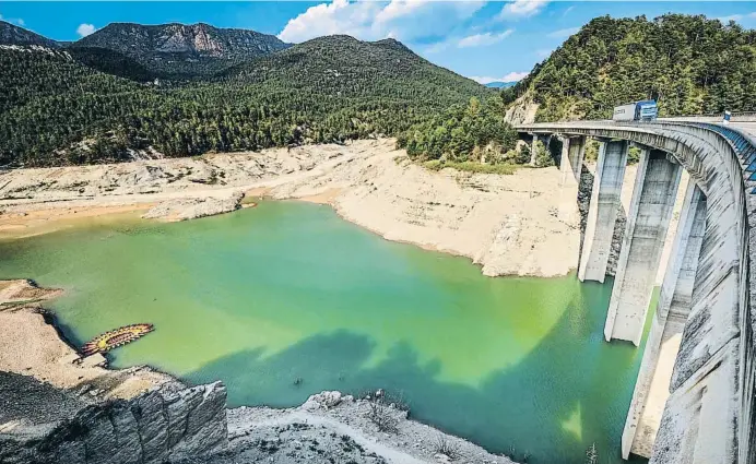  ?? Xavi Jurio ?? El de la Llosa del Cavall (Solsonès) és un dels grans embassamen­ts de Catalunya que més noten els efectes de la sequera