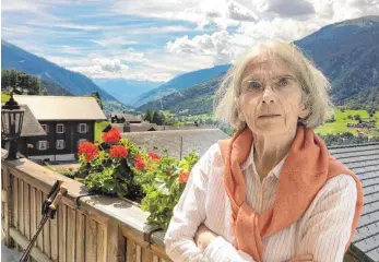  ?? FOTO: CHRISTIANE OELRICH/DPA ?? Vor den Touristenm­assen in Venedigs Gassen ist Donna Leon inzwischen in die Schweiz geflohen. Hier war sie im Sommer Gast beim Literatur- und Musikfesti­val Ernen.