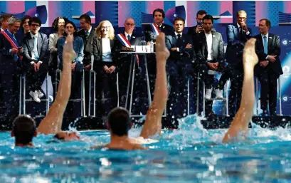 ?? (SAINT-DENIS, 4 AVRIL 2024/GONZALO FUENTES/AFP) ?? Le centre aquatique olympique a été inauguré hier, en présence, entre autres, d’Emmanuel Macron.