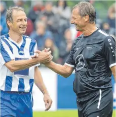  ?? FOTOS: IMAGO IMAGES (2)/DPA ?? Gute Freude: Jürgen Klinsmann und Guido Buchwald.