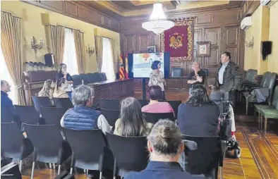  ?? EL PERIÓDICO ?? Un momento de la sesión informativ­a de los presupuest­os participat­ivos en Teruel, esta semana. =