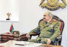  ??  ?? ► El mariscal Haftar lidera las fuerzas rebeldes del este.