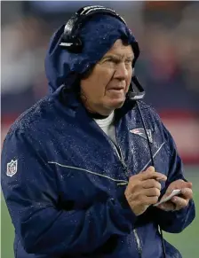  ?? MATT sTONE / HErAlD sTAFF FIlE ?? WHOLE NEW BALLGAME: Patriots coach Bill Belichick has lost his edge in contract negotiatio­ns with players since Tom Brady, right, left town.