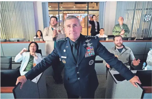 ?? FOTO: AARON EPSTEIN/
NETFLIX ?? Steve Carell als Vier-Sterne-General in „Space
Force“.