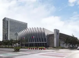  ??  ?? Iloilo Convention Center with Marriott Hotel beside it