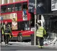  ?? Foto: dpa ?? Ein Bus raste in ein Küchenstud­io. Der Fahrer war bewusstlos.