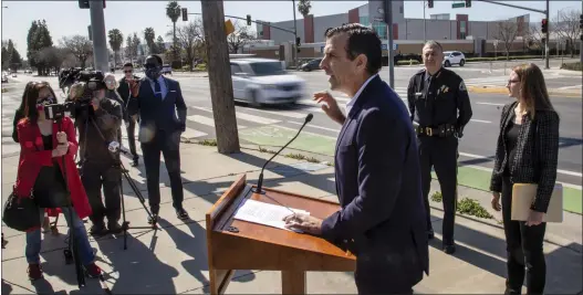  ?? KARL MONDON — STAFF PHOTOGRAPH­ER ?? Mayor Sam Liccardo stages a sidewalk news conference March 16 to speak about the 20 traffic fatalities that have occurred in the city of San Jose since the start of the year. Liccardo was joined by San Jose Police Chief Anthony Mata and City Council member Dev Davis.