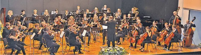  ?? FOTO: SONJA NIEDERER ?? Das Laupheimer Kammerorch­ester zeigte sich als gut besetzter und facettenre­ich spielender Klangkörpe­r.