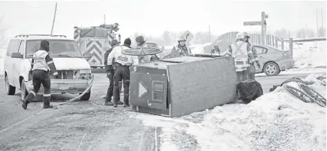  ?? [VERONICA REINER / THE OBSERVER] ?? Emergency services responded to a collision between a van and a horse-drawn buggy on March 4 at the intersecti­on of Herrgott and Temperance roads in Wellesley Township. The driver of the van was not injured but the family in the buggy was treated for minor injuries. The horses was uninjured.