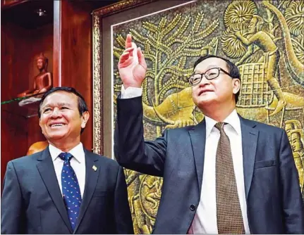  ?? POST PIX ?? Kem Sokha and Sam Rainsy attend a meeting at the National Assembly in Phnom Penh in 2015.