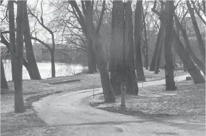  ?? BRAD HORRIGAN/HARTFORD COURANT ?? Windsor has received a $500,000 grant to connect its River Walk Trail to Hartford’s Riverside Park Trail, above.