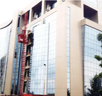  ??  ?? NERC headquarte­rs’ building in Abuja