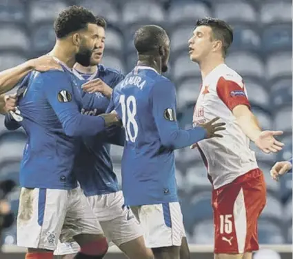  ??  ?? 0 Slavia Prague’s Ondrej Kudela, right, is confronted by Rangers’ Glen Kamara and Connor Goldson