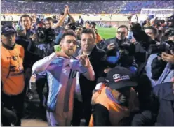  ??  ?? FOCO MUNDIAL. Leo Messi acaparó toda la atención con su hat-trick.