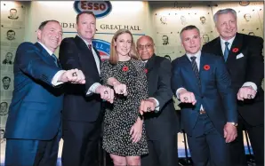  ?? THE CANADIAN PRESS/NATHAN DENETTE ?? Hockey Hall of Fame inductees pictured left to right, Gary Bettman, Martin Brodeur, Jayna Hefford, Willie O'Ree, Martin St. Louis and Alexander Yakushev pose for a photograph in Toronto on Friday.