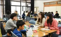  ?? NORIKO HAYASHI — THE NEW YORK TIMES ?? Wives of workers at the Taiwan Semiconduc­tor Manufactur­ing Co. plant in Kikuyo, Japan, attend a Japanese language class at a community center in the town on March 19.