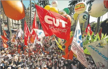  ?? FOTOS: AFP ?? PROTESTAS. La CUT llamó a dos huelgas nacionales. La reforma de Temer golpea a los sindicatos.