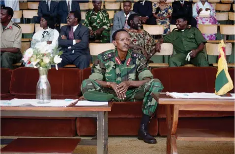  ??  ?? Rebelle. Paul Kagame le 1er octobre 1994 à Kigali, lors du 4e anniversai­re du déclenchem­ent de la rébellion tutsie. Le chef du Front patriotiqu­e rwandais (FPR) est alors vice-président et ministre de la Défense de la République rwandaise depuis le 19 juillet 1994 – deux jours après la fin communémen­t admise du génocide des Tutsis.