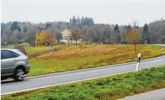  ?? Foto: Marcus Merk ?? Die Staatsstra­ße 2036 zwischen Holzhausen und Heretsried (hier beim Peterhof) soll ausgebaut werden. Gersthofen lehnt die Pläne aber ab.
