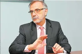  ??  ?? Apoyo. El jurista Iván Velásquez está al frente de la CICIG. El colombiano ya venía de impulsar medidas contra políticos corruptos en su tierra natal.