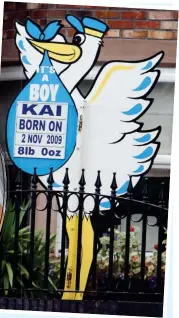  ??  ?? 2009
T The couple welcome a baby boy, Kai. The grandparen­ts make their joy known by erecting a giant stork outside their Liverpool home