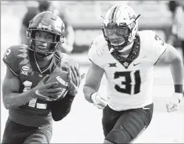  ?? RON JENKINS/ASSOCIATED PRESS ?? TCU’s Derius Davis gets past Oklahoma State’s Kolby Harvell-Peel to score Saturday.