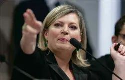  ?? Pedro Ladeira - 4.dez.19/folhapress ?? A ex-deputada federal Joice Hasselmann (PSL-SP) durante depoimento em sessão da CPMI das Fake News, em 2019