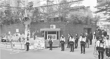  ??  ?? Police officers stand guard outside the residence of Park in Seoul. — AFP photo