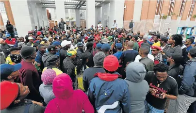  ?? Picture: EUGENE COETZEE ?? COURT PROTEST: A large group of students protest outside the Port Elizabeth Magistrate’s Court where nine students appeared briefly yesterday