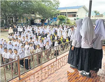  ??  ?? ROLL CALL: Students attend a morning assembly at a school in Yala’s Betong district.