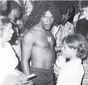  ??  ?? ‘Countryman’, a Jamaican fisherman (second left), is the centre of attraction at the premiere of the film of the same name, which was held in March 1982 at the Carib Theatre. ‘Countryman’ plays himself in the movie, which features well-known Jamaican Carl Bradshaw. The film is an Island Pictures production.