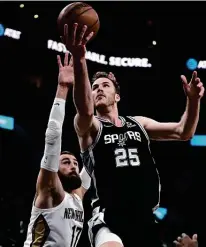  ?? Darren Abate / Associated Press ?? Spurs center Jakob Poeltl is the NBA’S leading offensive rebounder, and the rest of the league is starting to take notice.