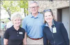  ?? (NWA Democrat-Gazette/Carin Schoppmeye­r) ?? Dr. Stephen Goss, Mercy Clinic NWA president; Alison Levin (left) and Beth Brown of Mercy Health Foundation Northwest welcome golfers to the Mercy Classic.