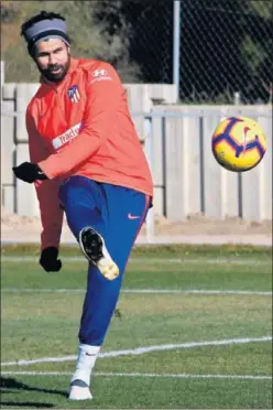  ??  ?? RETORNO. Diego Costa volvió a entrenarse con el grupo.