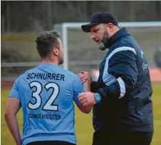  ?? Foto: Oliver Reiser ?? Mit den Einwechslu­ngen bewies Aystettens Co-Trainer Aleksandar Canovic ein gutes Händchen. Hier schickt er Stefan Schnurrer ins Gefecht.