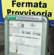  ??  ?? A Collinaia l’autobus passa solo una volta ogni ora