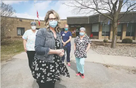  ?? TONY CALDWELL ?? Almonte Country Haven administra­tor Carolyn Della Foresta, front, with staff Wendy Howard-Seguin, Christine Hube and Joanne Neil.