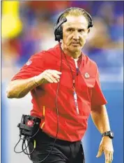  ?? Paul Sancya Associated Press ?? KANSAS CITY defensive coordinato­r Steve Spagnuolo knows how to scheme against Tom Brady.