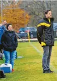  ?? Foto: Karl Aumiller ?? (Ziemetshau­sen),FC Günzburg So schlecht war es gar nicht, was Abteilungs­leiterin Nicole Brümmel und Coach Oliver Aunkofer von ihrem TSV Haunsheim gegen Spitzenrei­ter FC Günzburg sahen. Nur zu Punkten reichte es halt wieder nicht.Ziertheim II – Wittisling­en 2:8.