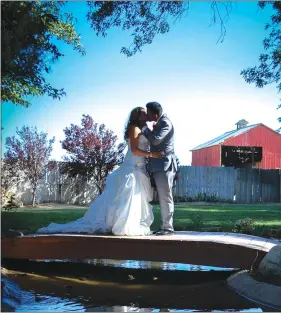  ??  ?? Villa de Leon is a beautiful backdrop for a wedding.