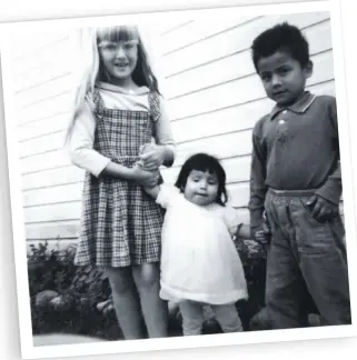  ??  ?? Dorene Meyer with foster children, names unknown, circa 1964, in Sioux Lookout, Ont.