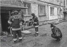  ?? Bernat Armangue/associated Press ?? Lilia Kristenko, 38, cries as city responders collect the dead body of her mother, Natalia, in Kherson, Ukraine.