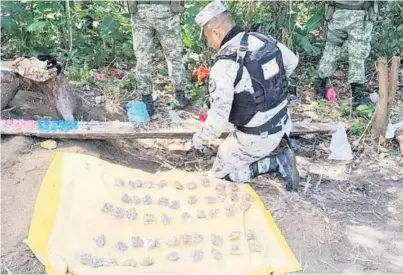  ?? FOTO: AGENCIA ?? Las bolsitas empacadas con la presunta droga fueron puestas a disposició­n.