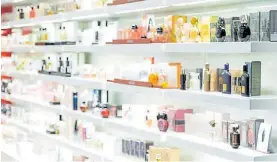  ?? ?? Minoristas en problemas. La caída llega a 40% en perfumería­s.