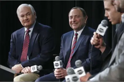  ?? GENE J. PUSKAR — ASSOCIATED PRESS ?? In a Jan. 24, file photo, NHL Commission­er Gary Bettman, center, and NHL Player’s Associatio­n executive director Donald Fehr, left, listen to Chicago Blackhawks’ Patrick Kane, right, after announcing the return of the World Cup of Hockey in 2016in...