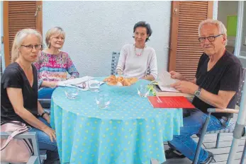  ?? FOTO: ANSGAR KÖNIG ?? Freuen sich auf ein gemeinsame­s Geburtstag­swochenend­e (von links): Ulrike Eckstein, Sigi Zaiß, Marietta Kubella und Werner Zaiß.